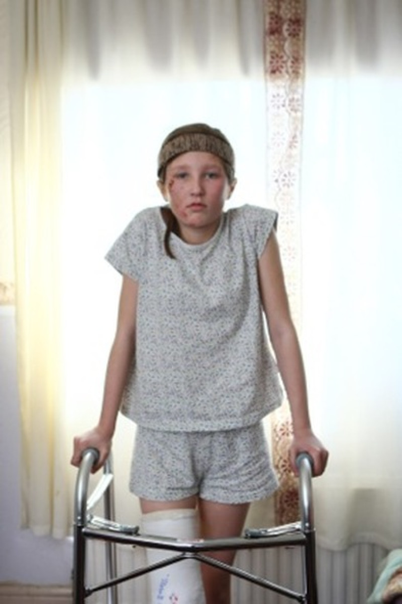 Main image for Mother of injured girl wants to track down driver