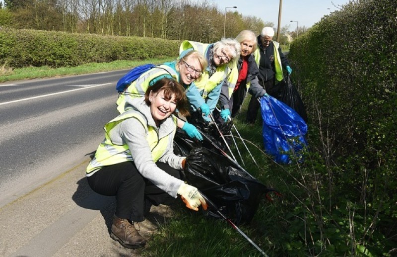 Main image for Councillor calls for locals to help tackle rubbish
