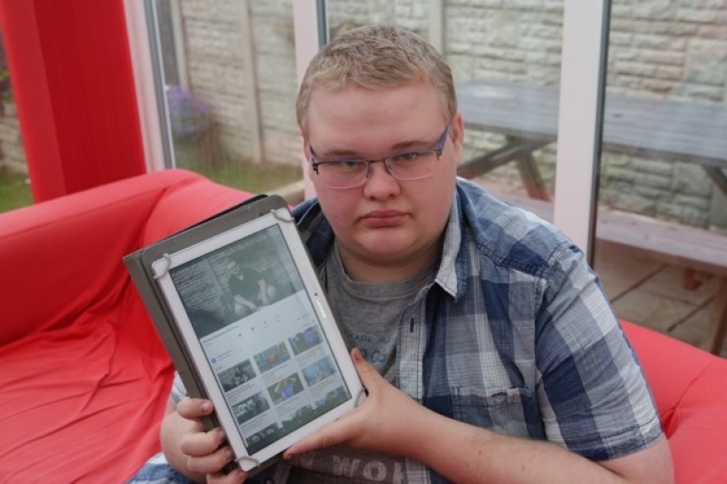 Main image for Teen hopes YouTube channel will help others