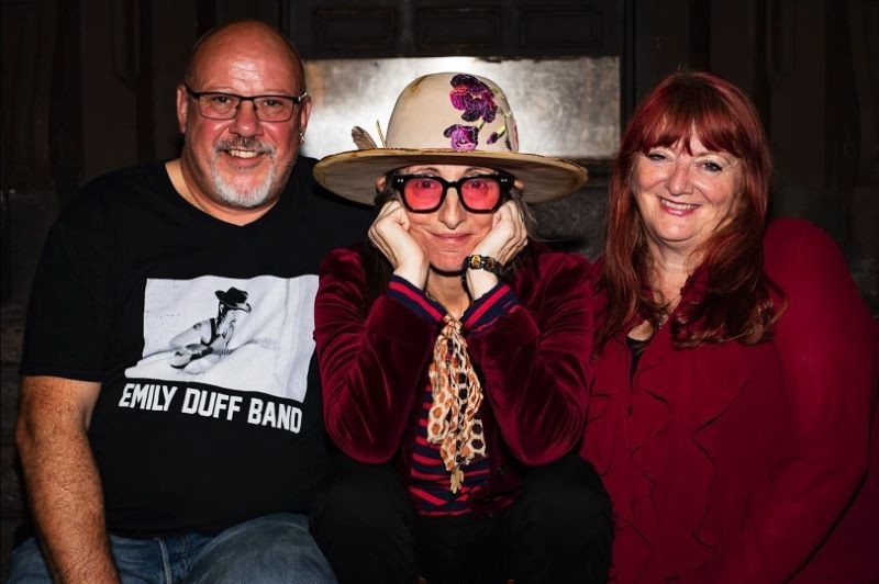 Main image for New York musician performs at town centre bar
