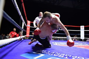 Main image for Boxing bouncer Andy set to fight for British title at o2