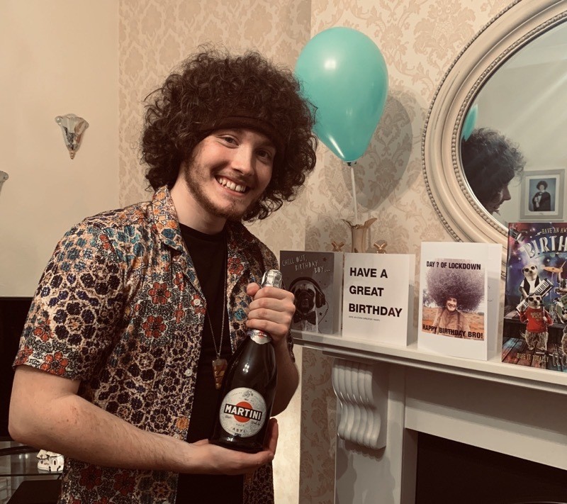 Main image for Singer spreads joy to fans despite birthday lockdown