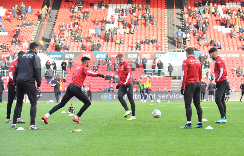 Main image for Sprinting between lampposts and shuffling across parks – how the Reds train in isolation 
