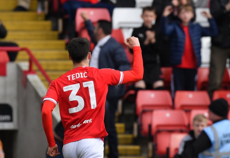 Main image for Reds record ninth straight home win