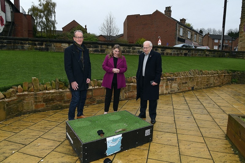 ELEPHANT NOT IN THE ROOM: Councillors Steve Houghton, Anita Cherryholme and Joe Hayward mourn the loss of their missing statue.  Picture: Wes Hobson.  PD092102.