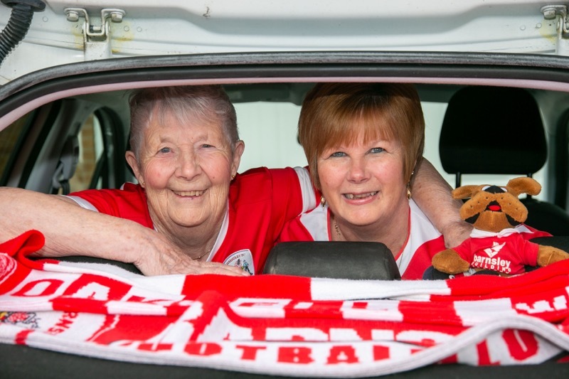 SKY ADVERT: Alison Hirst and her mum Audrey Brook . Picture Shaun Colborn. PD093101