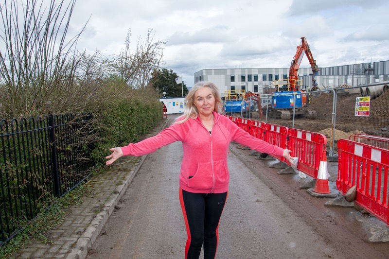 UNHAPPY: Cheryl Lavender is unhappy about the ongoing works from 7am at the new St Edwards school. Picture Shaun Colborn PD093048