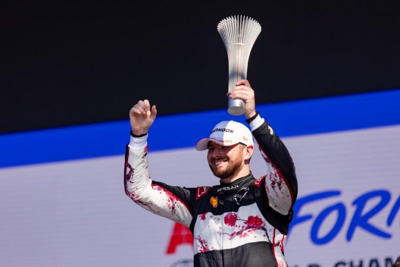 Main image for Mixed weekend for Rowland