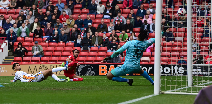 Main image for Miserable home season ends with loss to bottom side