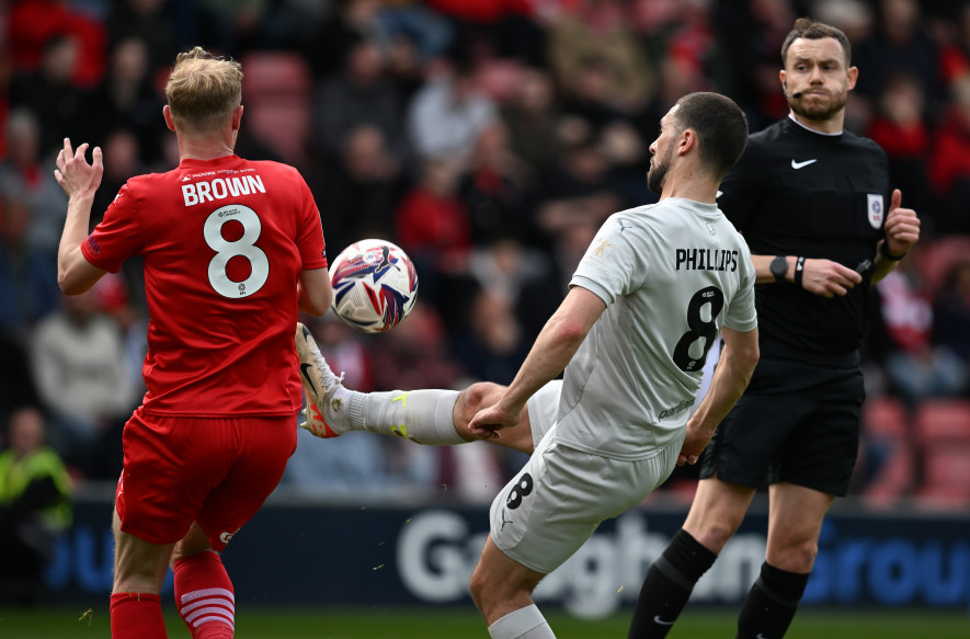 Main image for Reds concede 3 in 6 minutes to blow 3-1 lead in loss