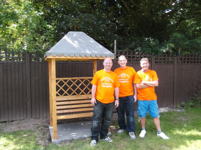 Main image for College tutors volunteer for Hospice build