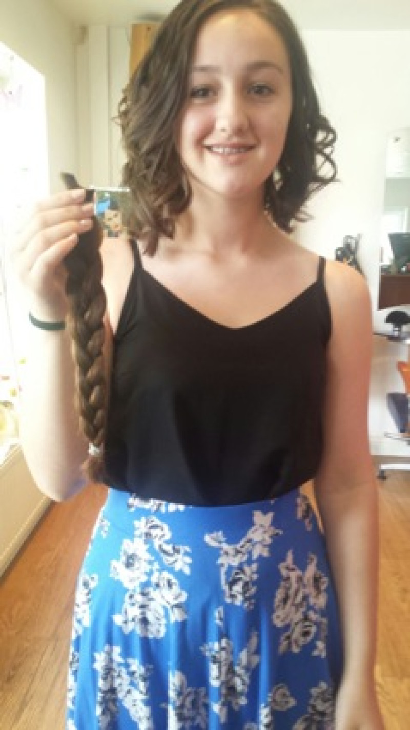 Main image for Teenager has hair cut for charity