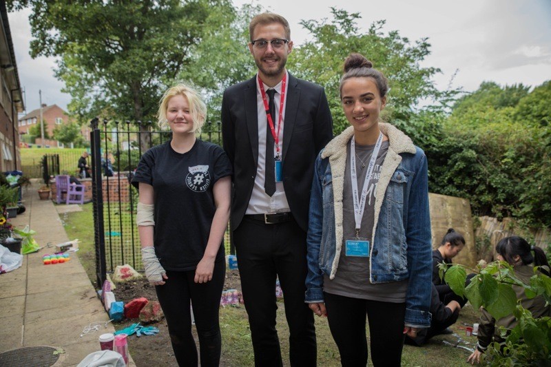 Main image for Teens volunteer at care home
