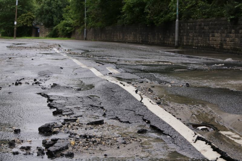 Main image for Pontefract Road closure causes traffic chaos