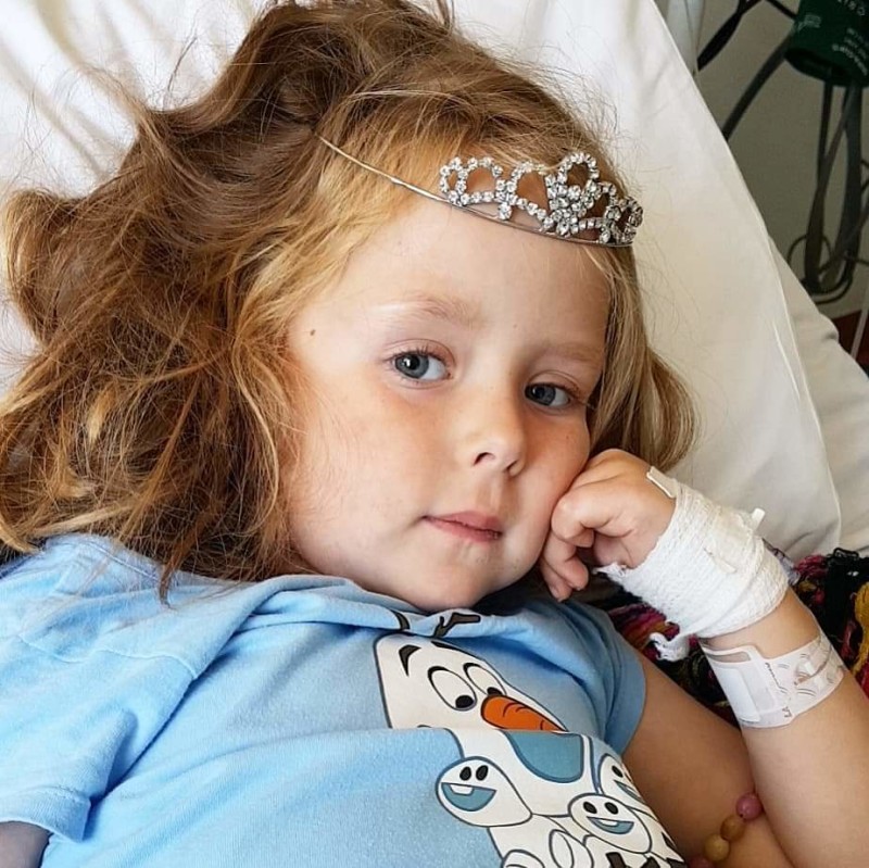 Main image for School mums club together to help raise £3,000 for poorly Aliza, five