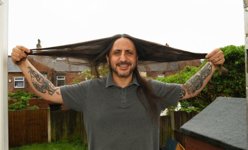 Main image for ‘Lucky’ Damian so happy to help youngsters who lose hair