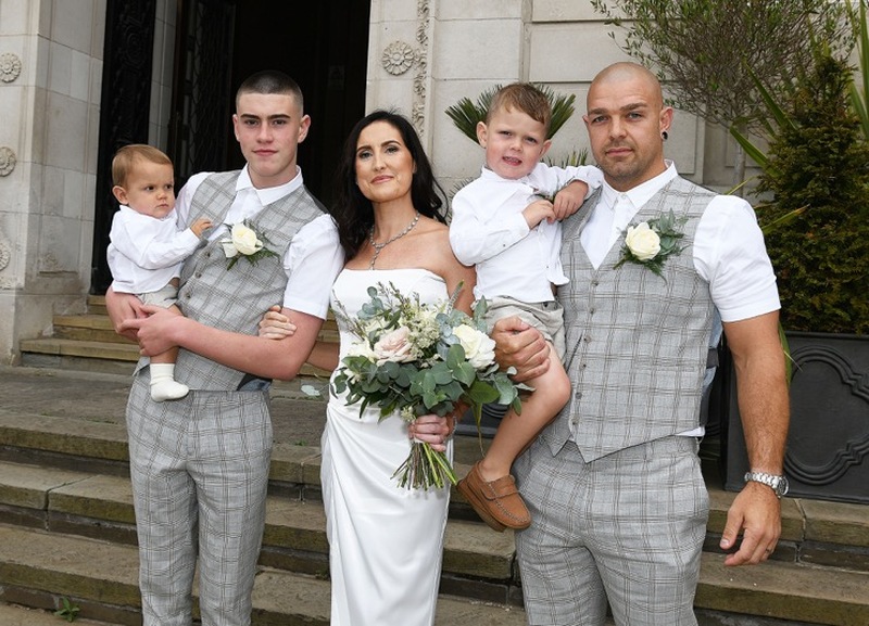Main image for Heroic Lois weds after prognosis worsens