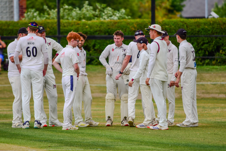 Main image for Barnsley Woolley 6 points off drop after 6th straight loss