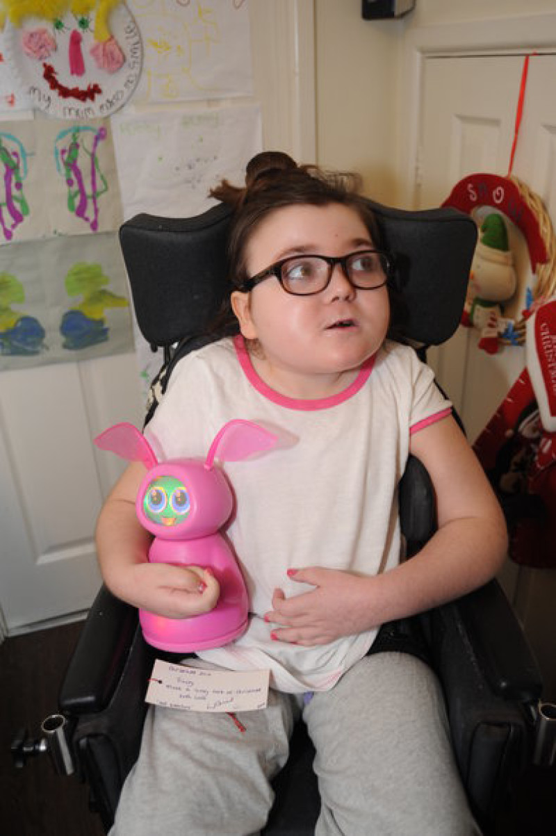Main image for Ill girl's joy to get pop star's gifts