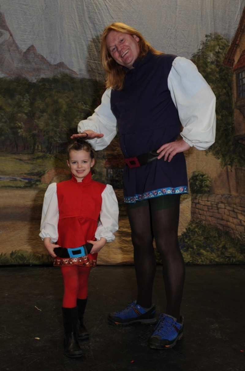 Main image for Tall order: 6ft 4in actor dwarfs Snow White cast