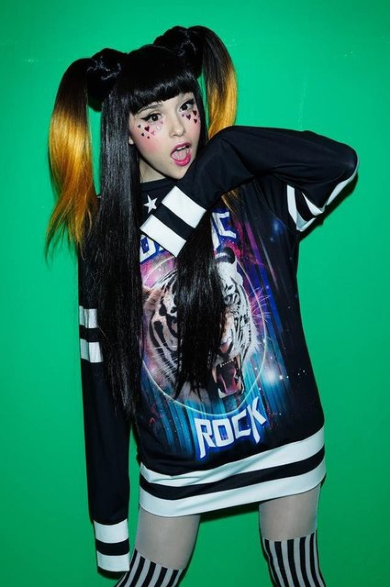 Main image for Kelsey is a rising star in Japan