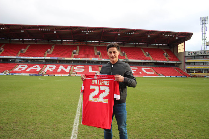 Main image for Student and ‘modern full-back’ joins Barnsley from FA Cup giant-killers