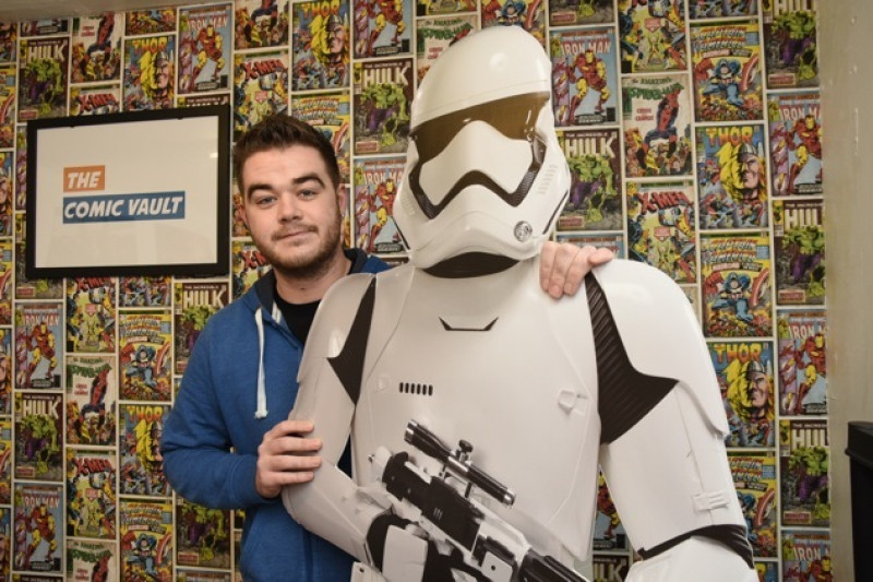 Main image for Prince gives comic fan a hand