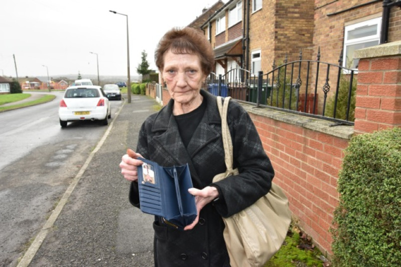 Main image for Strangers thanked after purse theft