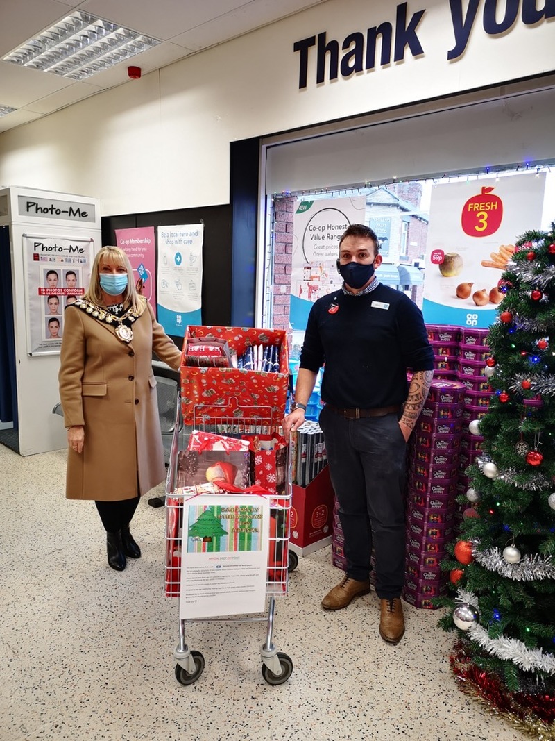 Main image for Mayor backs Christmas toy appeal