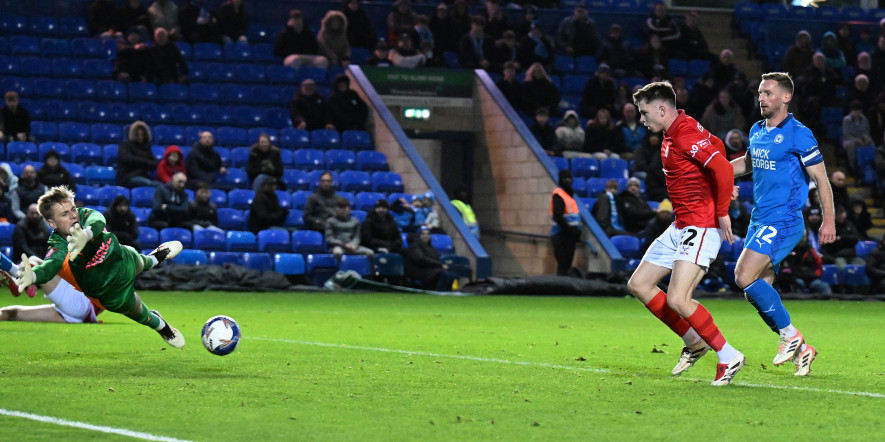 Main image for Kelly puts Reds in third round