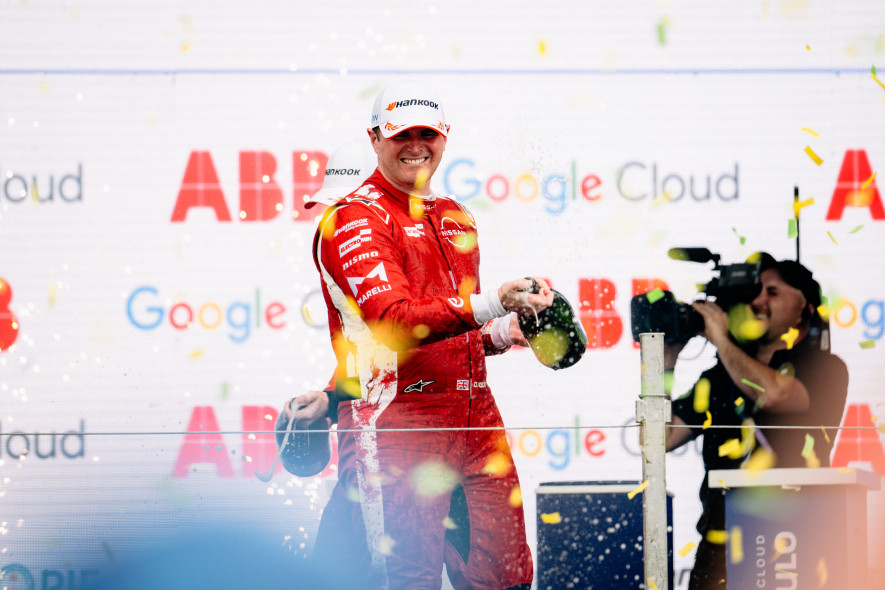 Main image for Rowland 2nd despite crashing into team-mate