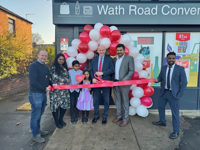 Nishya Jotheesvaran, Jotheesvaran Baskaranhave alongside John Healey MP.