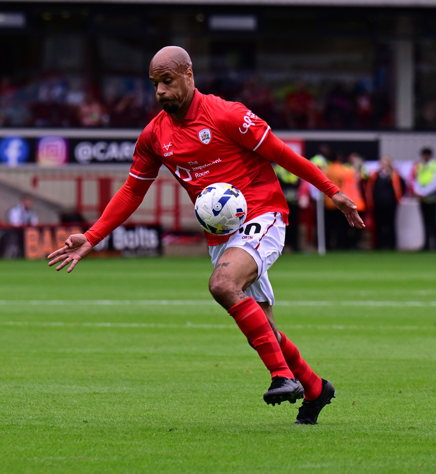 Main image for Earl and McGoldrick close, left-backs further back
