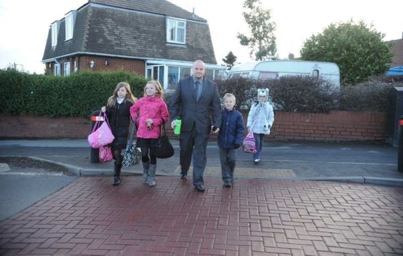 Main image for Can you help kids cross the road safely?
