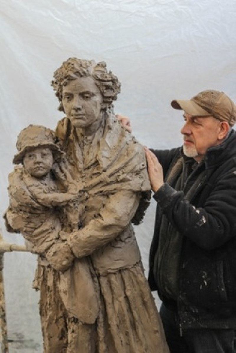 Main image for Sculptor starts on Oaks memorial
