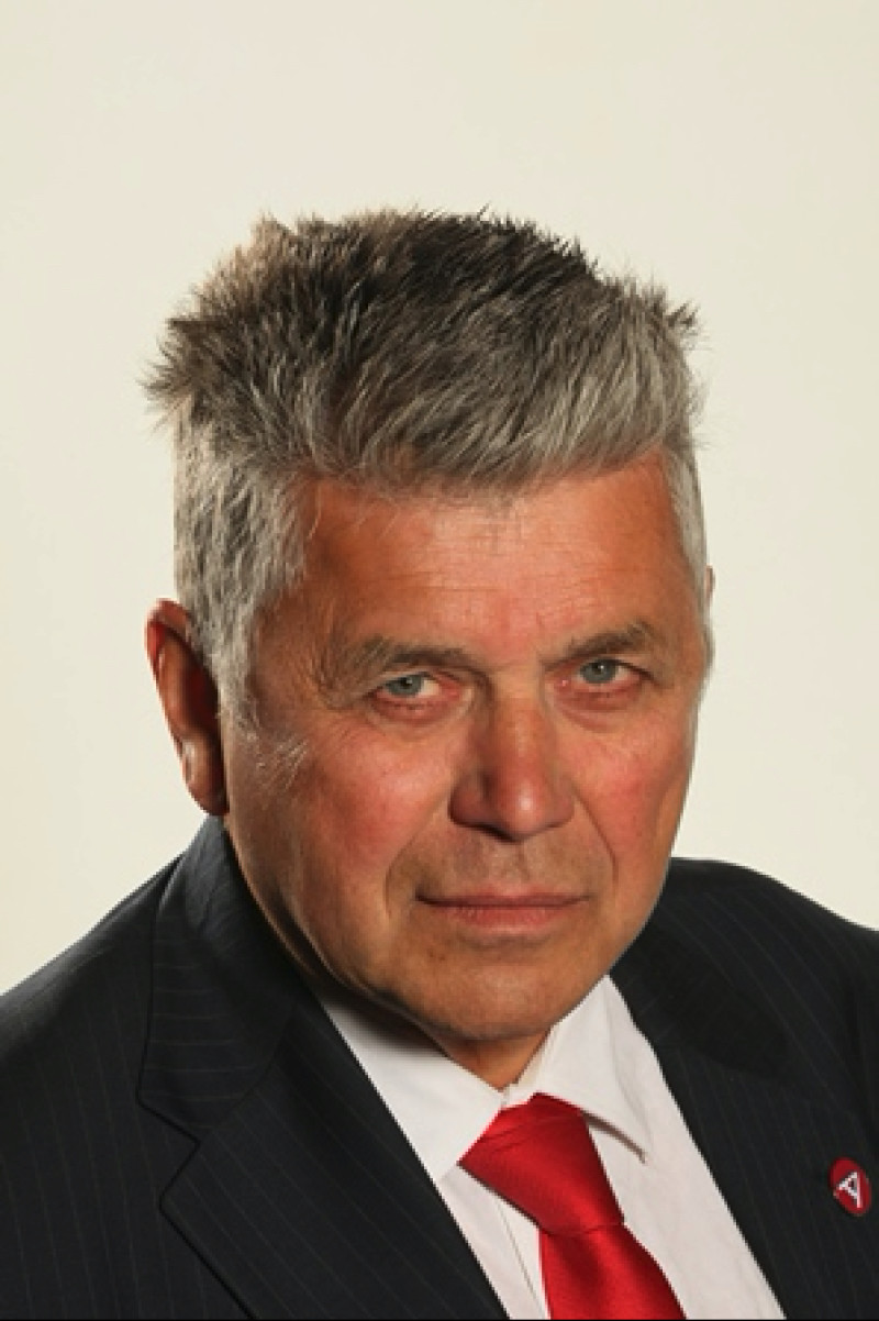 Main image for Veteran politician to stand down in May
