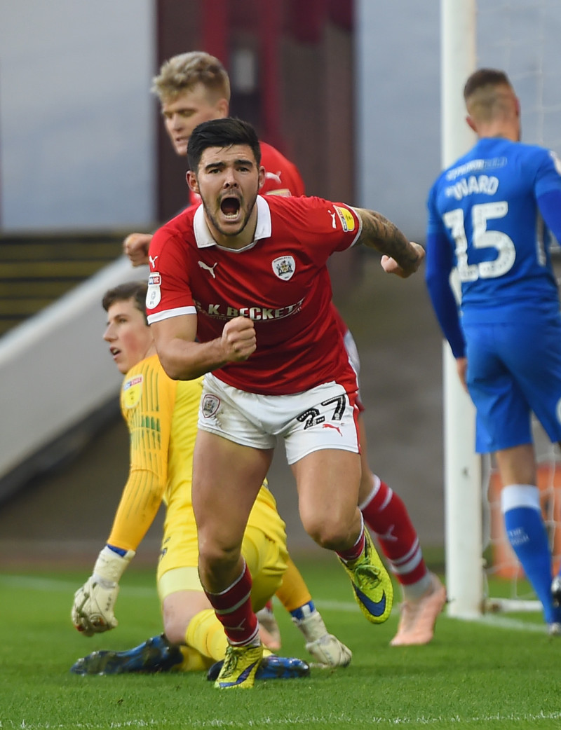 Main image for Mowatt motivated for Portsmouth trip after red card last season 