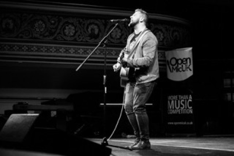 Main image for Shane sets sights on chart success