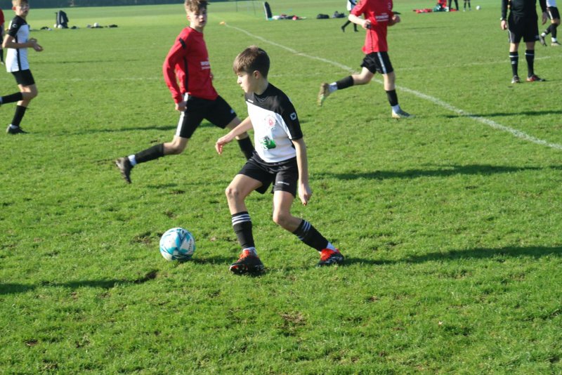 Main image for League leaders Barnsley boys win 7-0 at York