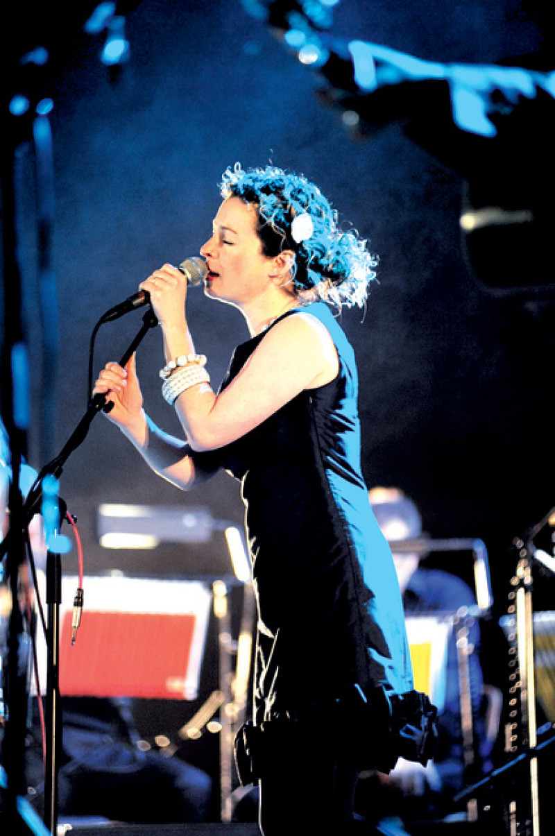 Main image for Barnsley folk star returns to her roots for gig