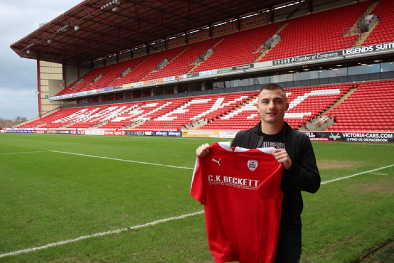Main image for Khan joins Reds from United