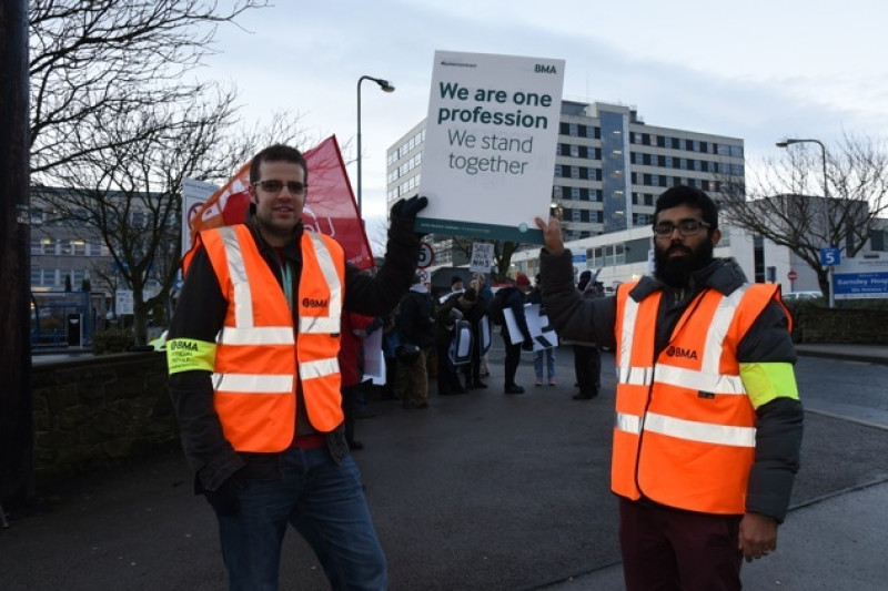 Main image for Junior doctor’s form picket line