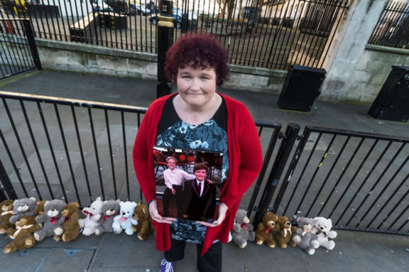 Main image for Claire Throssell delivers petition to Downing Street