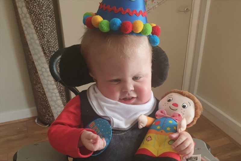 Main image for Father’s running pledge for ill toddler