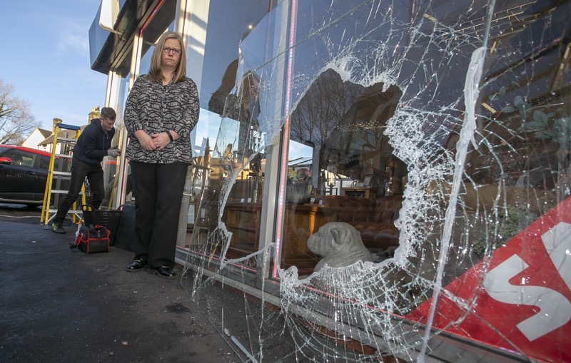 Main image for Bungling cops fail to stop for burglary