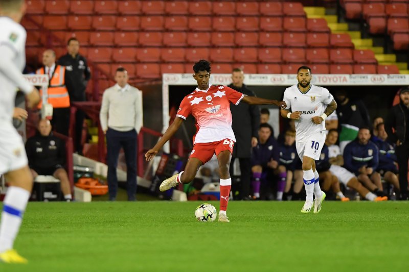 Main image for Yoganathan latest youngster to sign pro deal