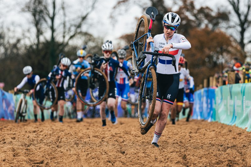 Main image for Imogen third going into last World Cup race