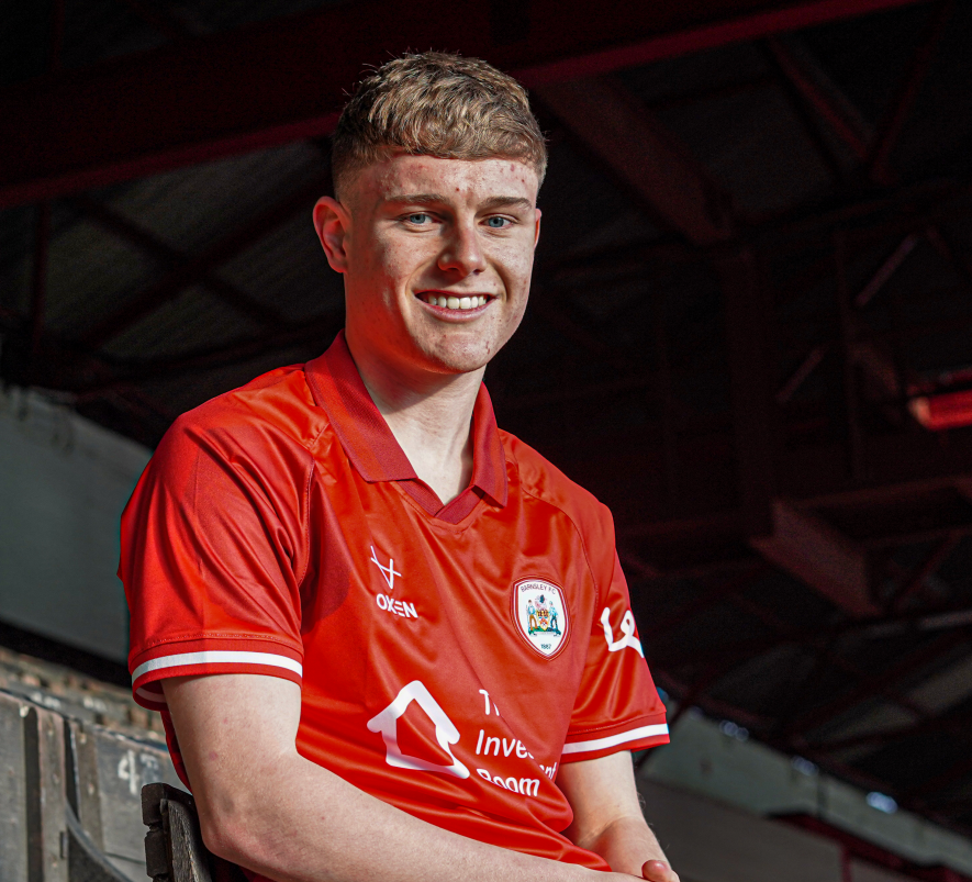 Main image for Reds sign Lennon