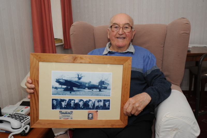 Main image for Lancaster Bomber pilot in new book