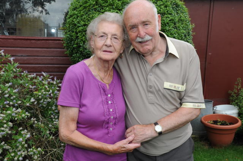 Main image for 'Kiwis' come to Hoyland for diamond wedding